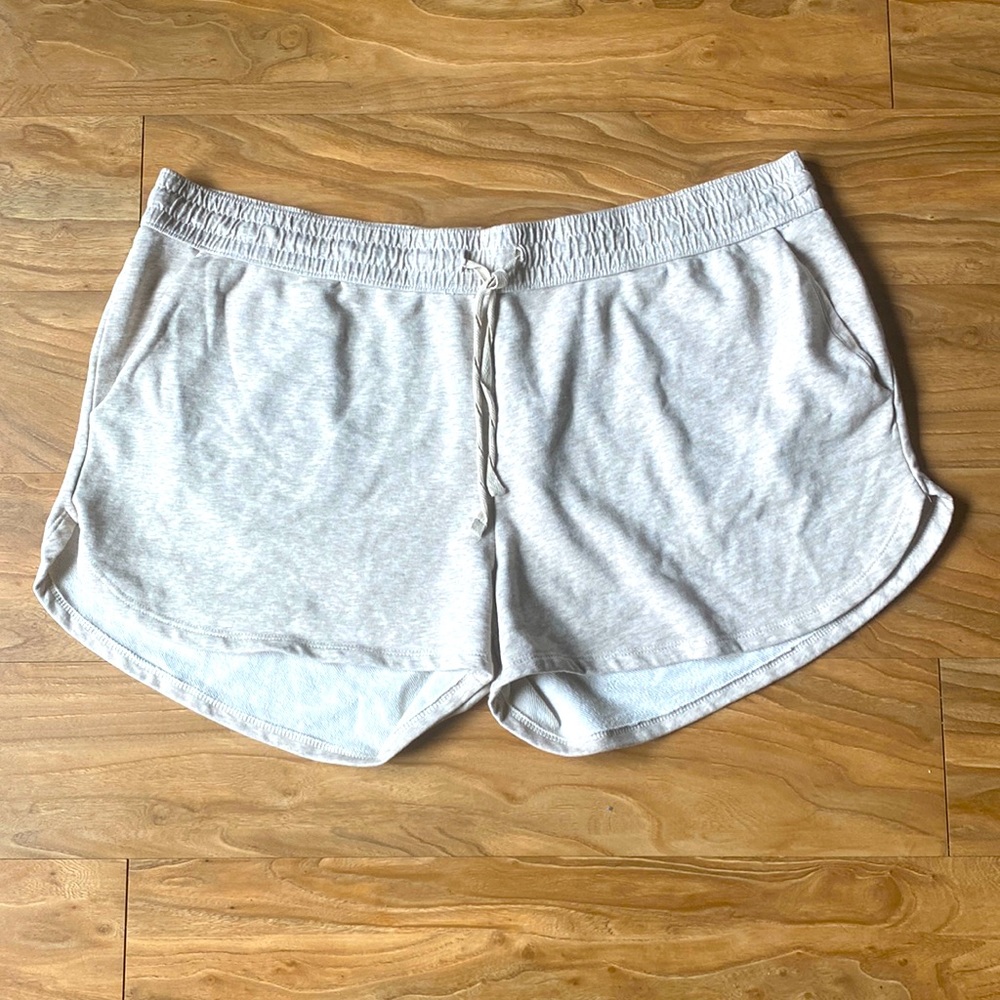 Off-white shorts